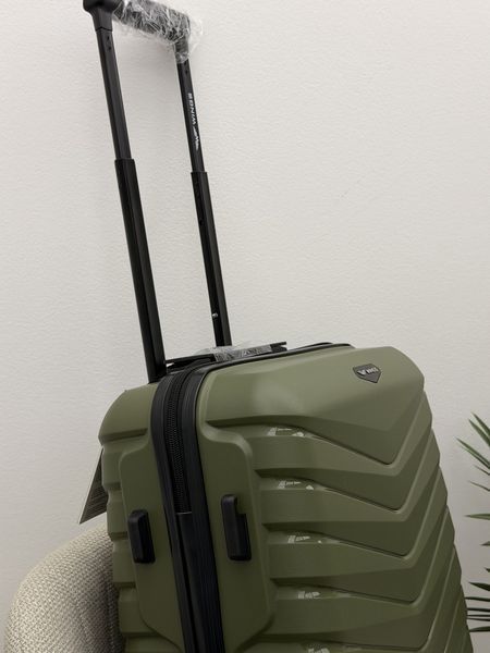 Wings Ударопрочный пластиковый Чемодан Средний (M), на колесах Wings PH01 (olive) M Оливковый Wings PH01 (olive) M фото