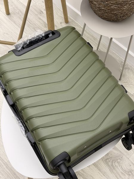 Wings Ударопрочный пластиковый Чемодан Маленький (S), Ручная кладь Wings PH01 (olive) S Оливковый Wings PH01 (olive) S фото
