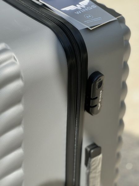 Wings Ударопрочный пластиковый Чемодан Большой (L), на 4 колесах Wings 120 (grey) L Серый Wings 120 (grey) L фото