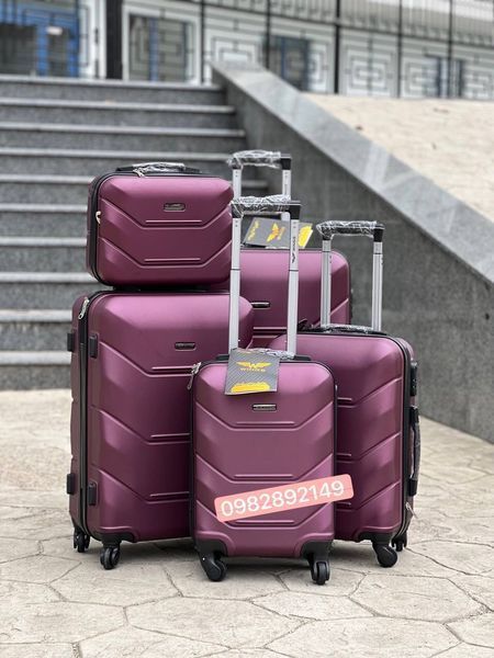 Wings Ударопрочный пластиковый Чемодан Большой (L), на 4 колесах Unlim 147 (burgundy) L Красный Unlim 147 (burgundy) L Красный Unlim 147 (burgundy) L фото