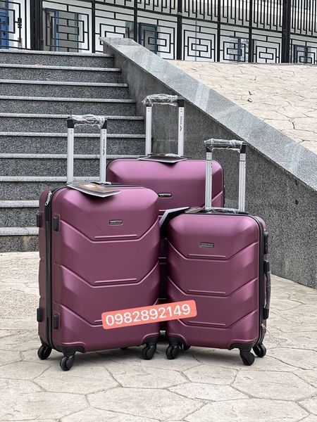 Wings Ударопрочный пластиковый Чемодан Большой (L), на 4 колесах Unlim 147 (burgundy) L Красный Unlim 147 (burgundy) L Красный Unlim 147 (burgundy) L фото