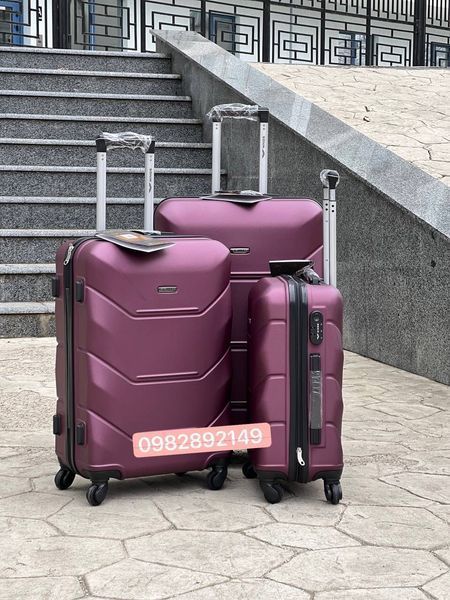 Wings Ударопрочный пластиковый Чемодан Большой (L), на 4 колесах Unlim 147 (burgundy) L Красный Unlim 147 (burgundy) L Красный Unlim 147 (burgundy) L фото