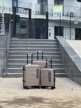 Wings Ударостійка пластикова Валіза Середня ( M ), на колесах Wings HWF (champagne) M Бежевий Wings HWF (champagne) M фото