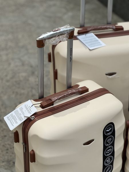 Wings Ударопрочный пластиковый Чемодан Большой (L), на 4 колесах Wings 402 (white) L Белый Wings 402 (white) L фото