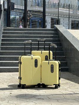 Wings Ударопрочный пластиковый Чемодан Большой (L), на 4 колесах Wings 120 (yellow) L Желтый Wings 120 (yellow) L фото