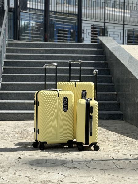 Wings Ударопрочный пластиковый Чемодан Большой (L), на 4 колесах Wings 120 (yellow) L Желтый Wings 120 (yellow) L фото