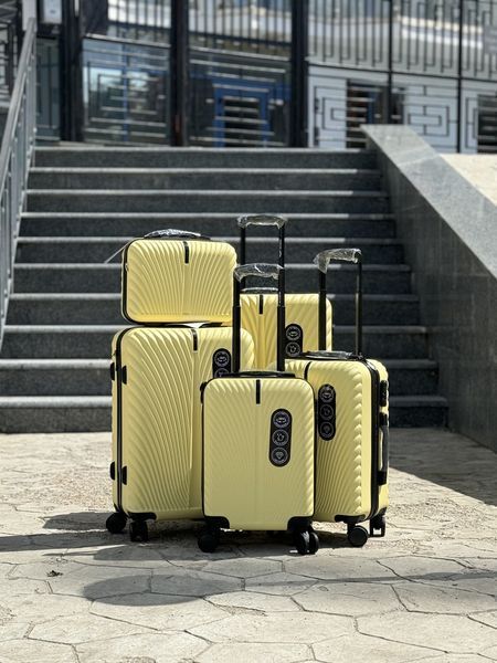 Wings Ударопрочный пластиковый Чемодан Большой (L), на 4 колесах Wings 120 (yellow) L Желтый Wings 120 (yellow) L фото