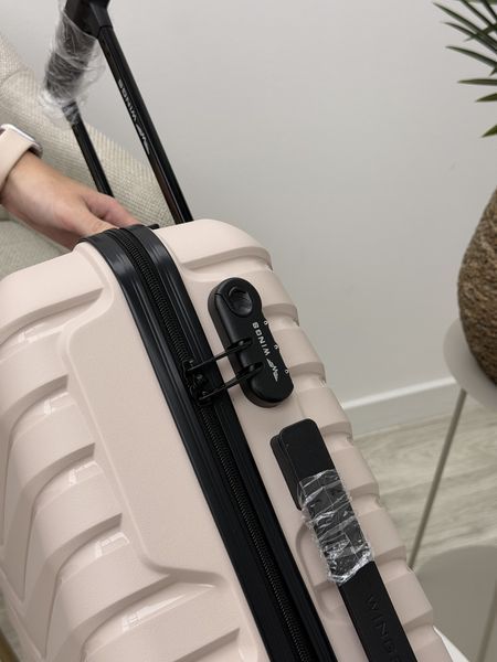 Wings Ударостійка пластикова Валіза Середня (M), на колесах Wings PH01 (beige) M Бежевий Wings PH01 (beige) M фото