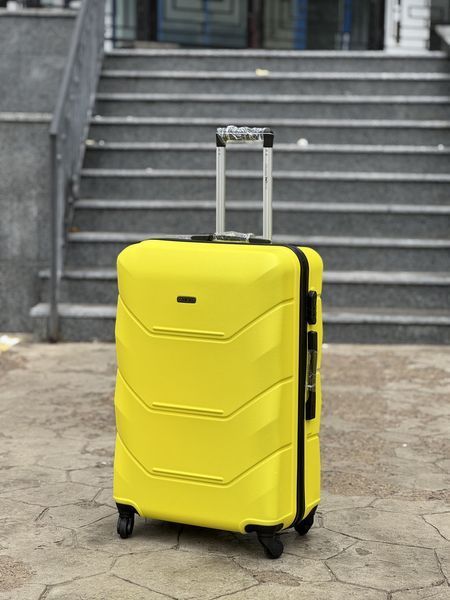 Wings Ударостійка пластикова Валіза Велика (L), на 4 колесах Unlim 147 (yellow) L Жовтий Unlim 147 (yellow) L фото