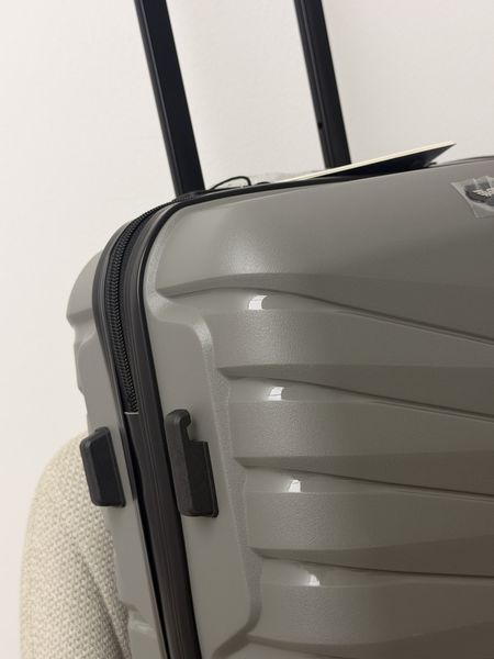Wings Ударопрочный пластиковый Чемодан Средний (M), на колесах Wings PH01 (light gray) M Светло-серый Wings PH01 (light gray) M фото