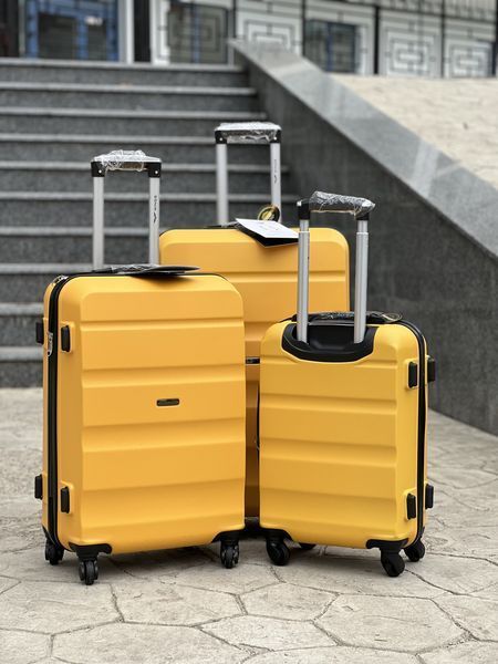 Wings Ударостійка пластикова Валіза Середня ( M ), на колесах Wings AT01 (yellow.) M Желтый Wings AT01 (yellow.) M фото