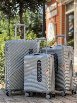 Wings Ударостійка пластикова Валіза Велика (L), на 4 колесах
Wings WN01 (silver) L Сірий Wings WN01 (silver) L фото