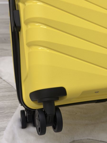 Wings Ударопрочный пластиковый Чемодан Большой (L), на 4 колесах Wings PH01 (yellow) L Желтый Wings PH01 (yellow) L фото
